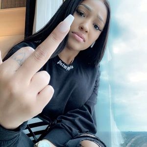 Meet your Posher, Rebecca